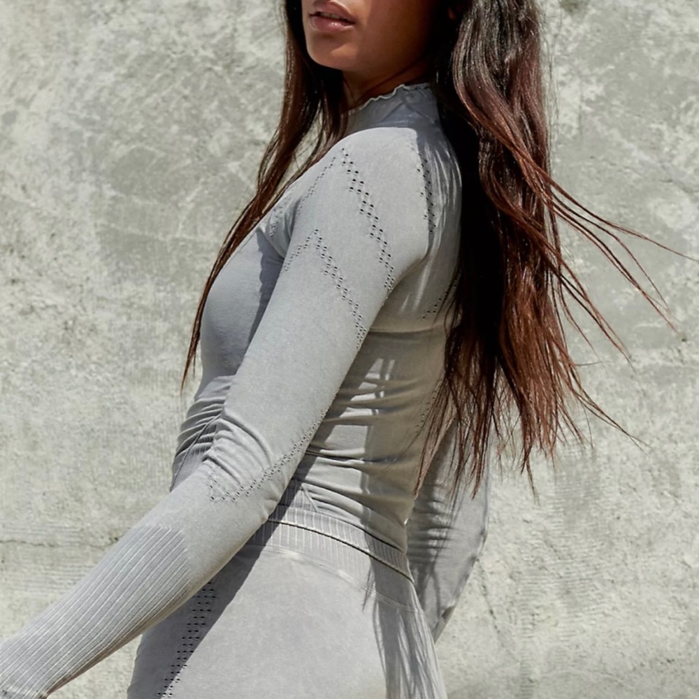 NEW FP Movement Good Karma Hi-Neck Layer Top in Ice Grey Size XS/S - Picture 14 of 16